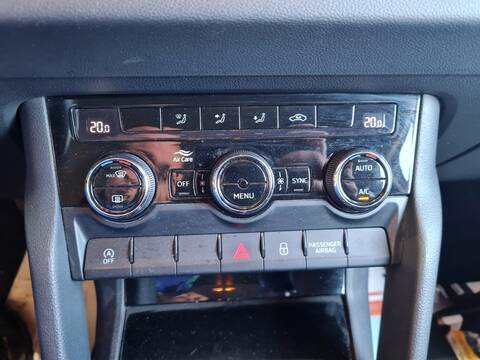 Foto 4ª: Mando Climatizador Skoda Karoq AMBITION 4X4 150CV 110KW [DFFA] (2019)