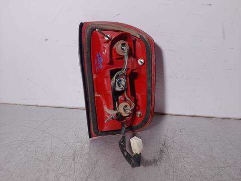 Foto 3ª: Piloto Trasero Izquierdo Toyota Rav4 1.8 16V CAT 125CV 92KW [1ZZFE] (2002)