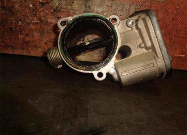 Foto 2ª: Caja Mariposa Bmw Serie 1 114 2.0 120D [2.0 LTR. - 130 KW TURBODIESEL CAT] [N47 D20 A]