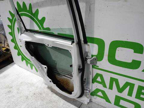 Foto 2ª: Puerta Trasera Izquierda Ford Fiesta AMBIENTE 68CV (2001)