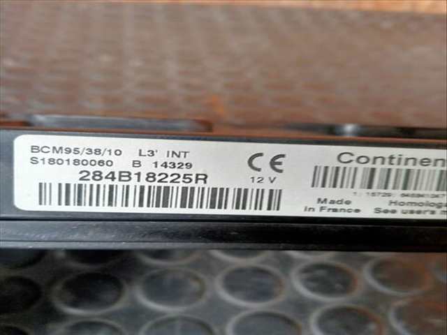 Foto 2ª: Caja Reles Fusibles Renault Megane BOSE EDITION 131CV (2008)