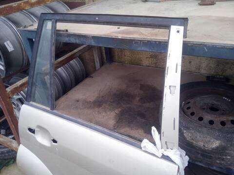 Foto 3ª: Puerta Trasera Derecha Toyota Land Cruiser 163CV 120KW (2003)