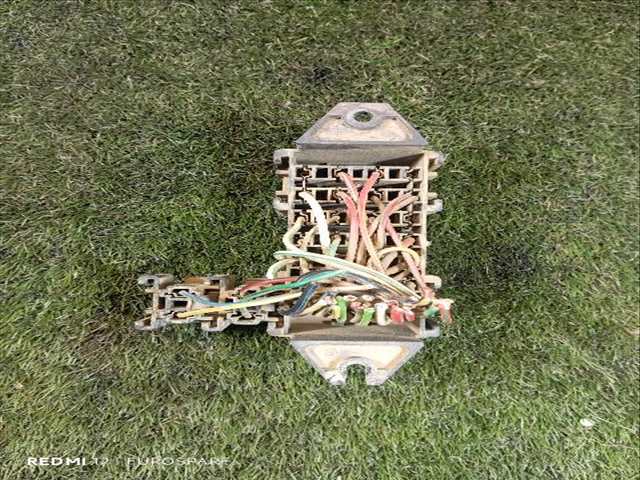 Foto 2ª: Caja Reles Fusibles Santana Anibal 2.8 TD MILITAR [8140.43P] (2004)