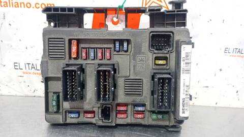 Foto 1ª: Caja Reles Fusibles Citroen C5 2.0 HDI SX 107CV 79KW [RHZ] (2001)