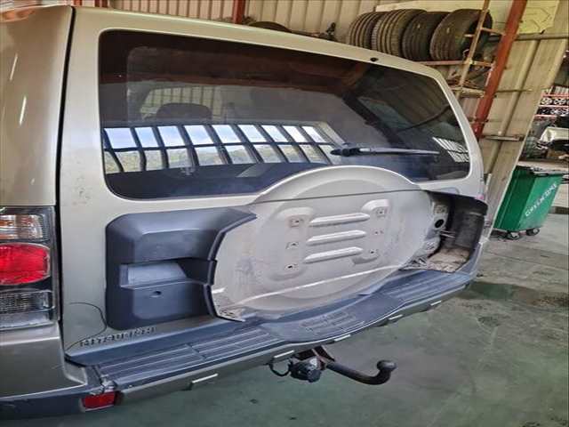 Foto 1ª: Portón Mitsubishi Montero 3.2 DI-D V88W V98W) 160CV 118KW [4M41] (2007)