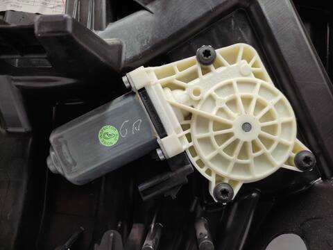 Foto 2ª: Elevalunas Manual Trasero Izquierdo Jeep Cherokee 2.8 CRD 4X4 177CV 130KW [51C] (2010)