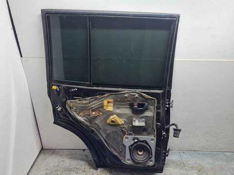Foto 2ª: Puerta Trasera Izquierda Mitsubishi Montero 3.2 DI-D AVANCE 5-PTAS.) 165CV 121KW [4M41] (2001)