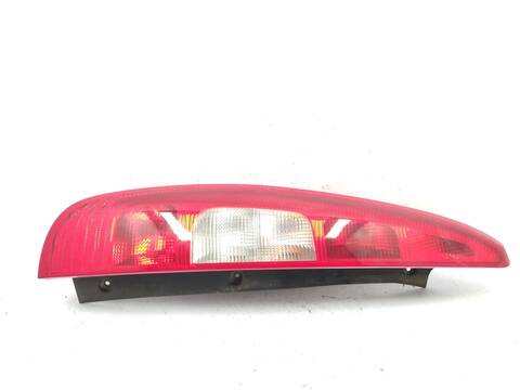 Piloto Trasero Izquierdo Mitsubishi Colt 1.3 Z21A) 95CV 70KW