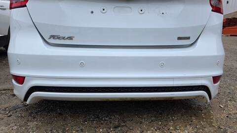 Foto 1ª: Paragolpes Trasero Ford Focus M11D BERLINA (2017)