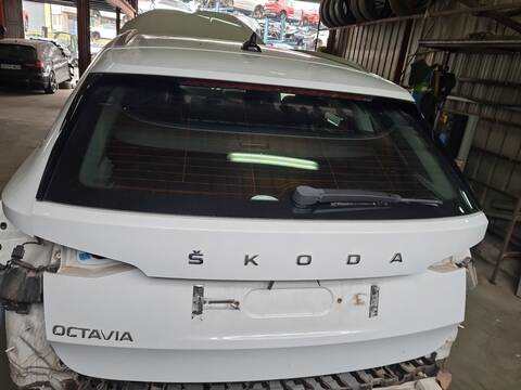 Portón Skoda Octavia AMBITION 150CV