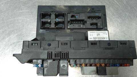 Foto 4ª: Caja Reles Fusibles Mercedes Clase E 180 E 200 CDI 211.007) BERLINA 136CV 100KW [OM646961] (2004)