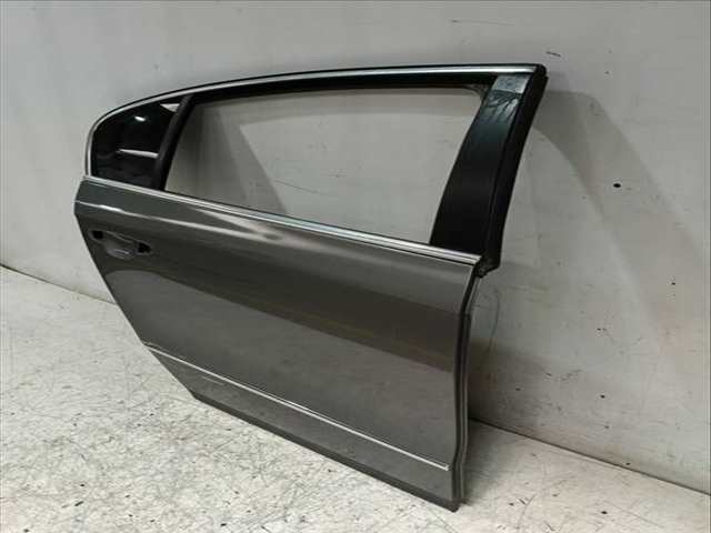 Foto 3ª: Puerta Trasera Derecha Volkswagen Passat 2.0 TDI 16V 140CV 103KW [BKP,CBAB] (2005)