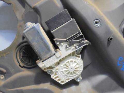 Foto 4ª: Elevalunas Manual Trasero Derecho Volkswagen Golf 25 ANIVERSARIO BERLINA 101CV 74KW (2005)