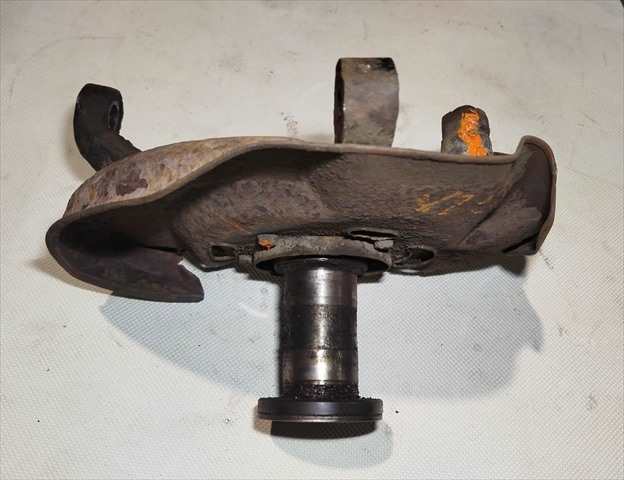 Foto 4ª: Mangueta Delantera Derecha Mitsubishi Montero 2.3 TD V20 [4D55] (1989)