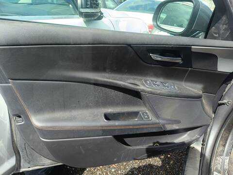 Tapizados Cartoneras Jaguar XE PRESTIGE 179CV 132KW