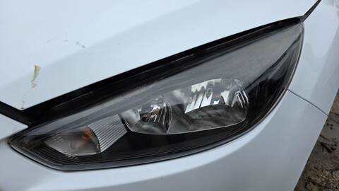 Faro Izquierdo Ford Focus M11D BERLINA