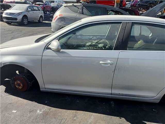 Puerta Delantera Izquierda Volkswagen Jetta 1.9 EDITION [1.9 LTR. - 77 KW TDI]