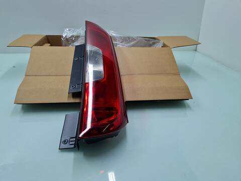 Foto 3ª: Piloto Trasero Derecho Fiat Doblo EASY 95CV 70KW [263A7000] (2015)