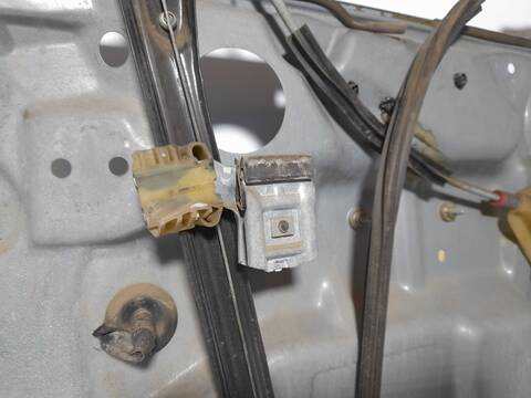 Foto 4ª: Elevalunas Eléctrico Delantero Derecho Volkswagen Polo CONCEPTLINE 64CV 47KW [ASY] (2001)