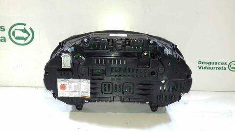 Foto 2ª: Cuadro de Instrumentos Mercedes Clase V 200 136CV 100KW (2014)