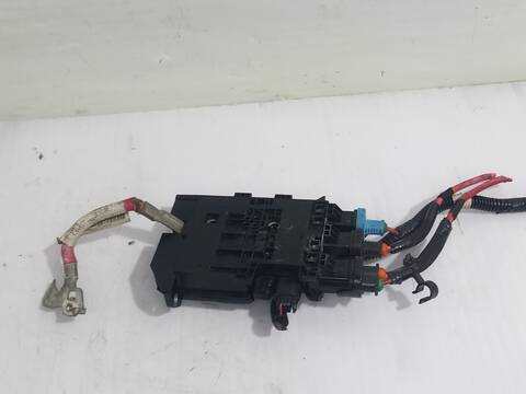 Foto 3ª: Caja Reles Fusibles Renault Megane D III BERLINA 5P DYNAMIQUE (2012)