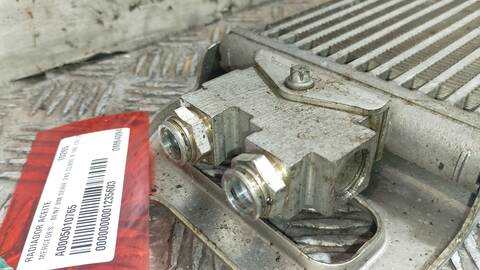 Foto 3ª: Radiador Aceite Mercedes Clase B 150 180 CDI 245.207) 109CV 80KW [OM640940] (2010)