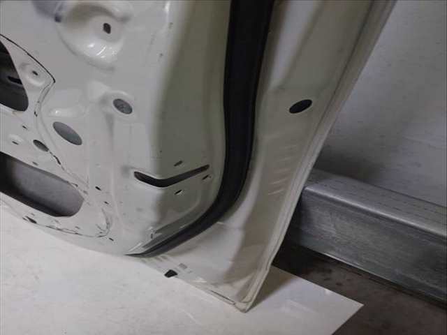 Foto 2ª: Puerta Delantera Derecha Mitsubishi L200 181 CV 133KW [4N15] (2018)
