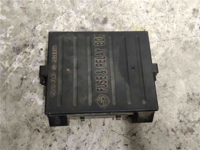 Foto 2ª: Caja Reles Fusibles Ssangyong Rexton 2.9 TURBODIESEL (120 CV) [662LA]