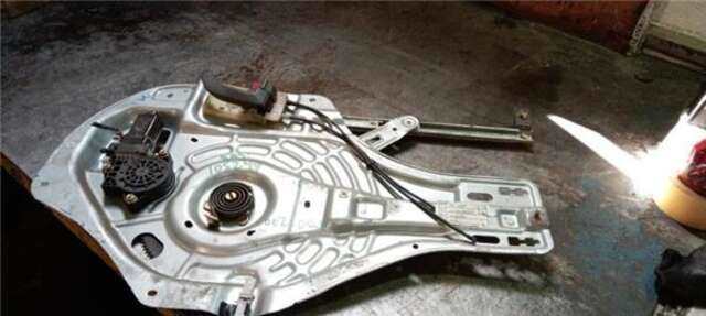 Foto 3ª: Elevalunas Eléctrico Delantero Derecho Hyundai Tucson 2.0 CRDI [D4EA]