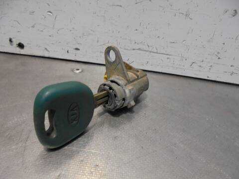 Foto 3ª: Cerradura Puerta Delantera Izquierda Kia Carens 1.8 CAT 110CV 81KW [TB] (2002)