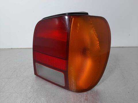 Foto 4ª: Piloto Trasero Derecho Volkswagen Polo CONCEPT BERLINA 50CV 37KW [AER] (1997)