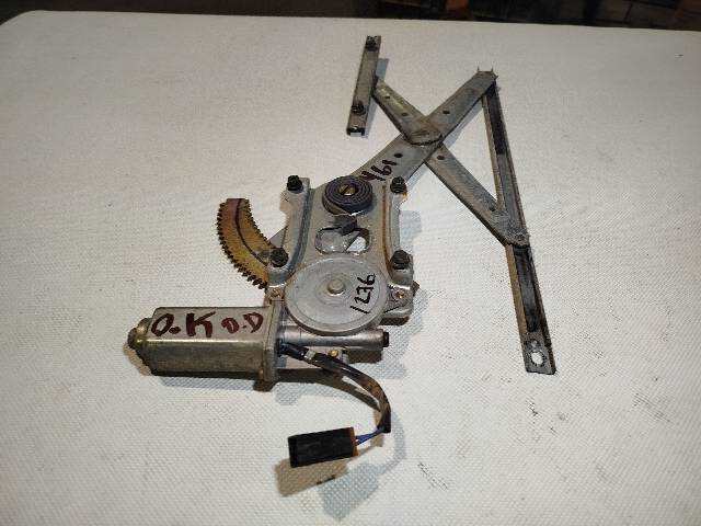 Foto 2ª: Elevalunas Eléctrico Delantero Derecho Nissan Patrol 2.8 TD Y61 TD6 [RD28ETI] (1999)