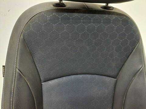 Foto 4ª: Asiento Delantero Derecho Ssangyong Tivoli CRYSTAL 4X2 116CV 85KW [673910] (2017)