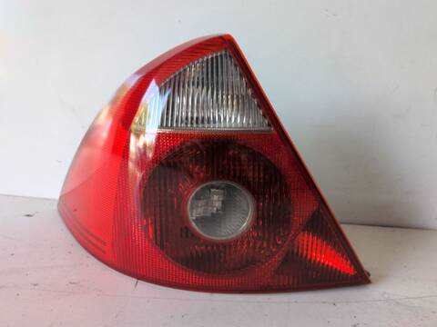 Piloto Trasero Izquierdo Ford Mondeo AMBIENTE 06.2003 ) D) 131CV