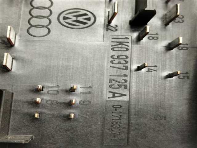 Foto 4ª: Caja Reles Fusibles Volkswagen Caddy LIFE 75CV 55KW [BSU] (2007)