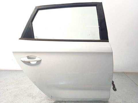 Puerta Trasera Derecha Kia Carens BASIC 116CV 85KW
