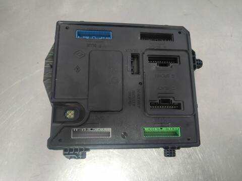 Foto 3ª: Caja Reles Fusibles Renault Fluence EXPRESSION 106CV 78KW [K9K832] (2010)