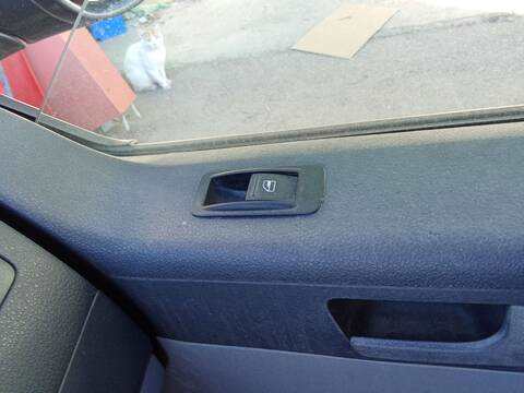 Botonera Elevalunas Volkswagen Multivan 2.0 TDI 140CV 103KW
