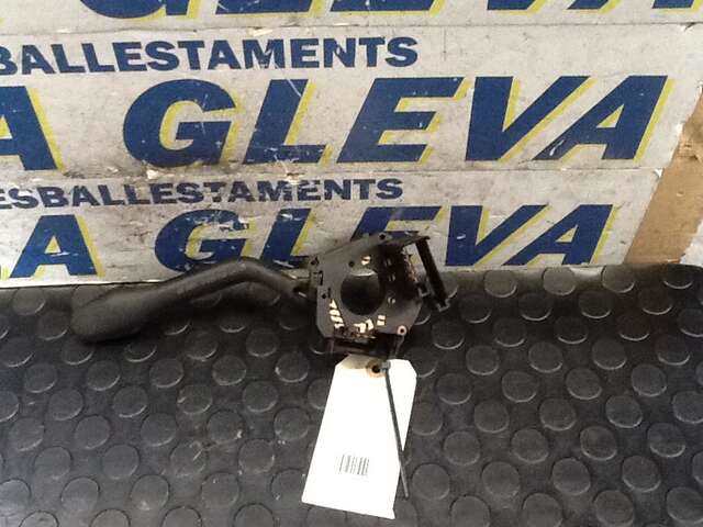 Foto 2ª: Mando Multifuncion Volkswagen Polo 1.9 TDI (1999)