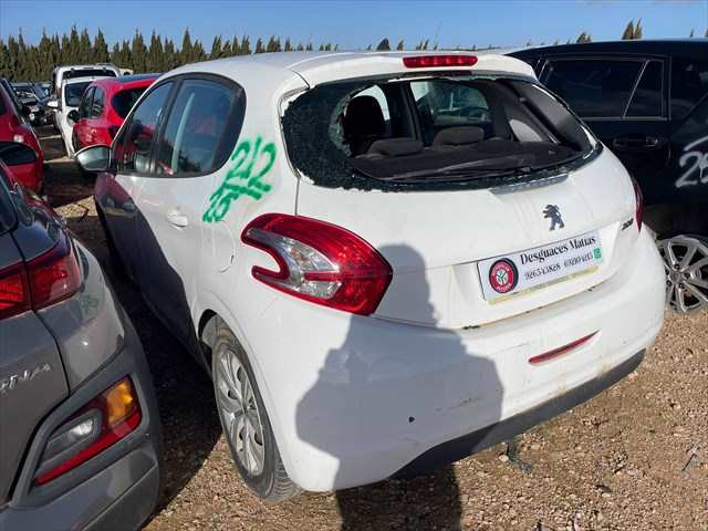 Foto 2ª: Paragolpes Trasero Peugeot 208 1.4 HDI 68cv [8H01] (2014)