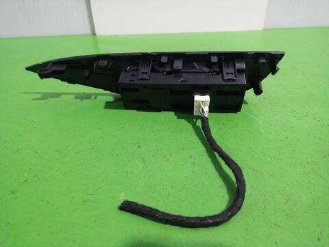 Foto 3ª: Botonera Elevalunas Nissan Qashqai ACENTA 116CV [HRA2DDT] (2013)