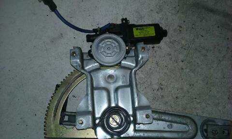 Foto 3ª: Elevalunas Eléctrico Delantero Derecho Kia Sorento 2.5 CRDI CAT 140CV 103KW [D4CB] (2005)