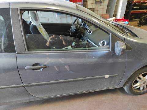 Foto 1ª: Puerta Delantera Derecha Renault Clio K4J780 (2006)