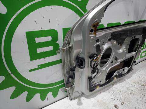 Foto 3ª: Puerta Delantera Derecha Ford Focus TREND BERLINA 101CV 74KW [FFDA] (2004)