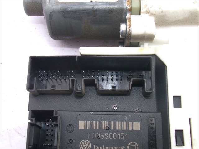 Foto 3ª: Elevalunas Eléctrico Delantero Izquierdo Volkswagen Golf 2.0 TDI MODELO PLUS,2004-2009 [BKD] (2005)