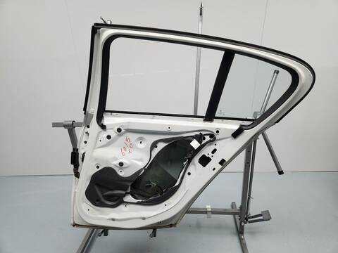 Foto 3ª: Puerta Trasera Derecha Bmw Serie 1 114 116D 116CV 85KW [B37D15A] (2016)