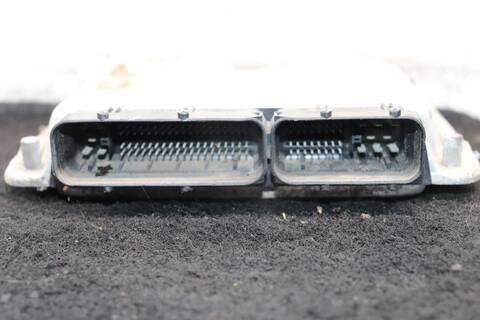 Foto 2ª: Centralita Motor ECU Volkswagen Golf HIGHLINE BERLINA (1997)