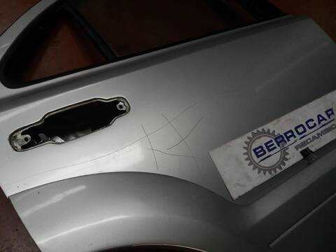 Foto 3ª: Puerta Trasera Derecha Kia Sorento 2.5 CRDI 170CV [D/ D4CB] (2002)