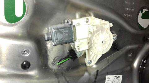 Foto 2ª: Elevalunas Eléctrico Delantero Izquierdo Mercedes Clase E 180 220 CDI BLUEEFFICIENCY 212.002) 170CV 125KW [651924] (2010)