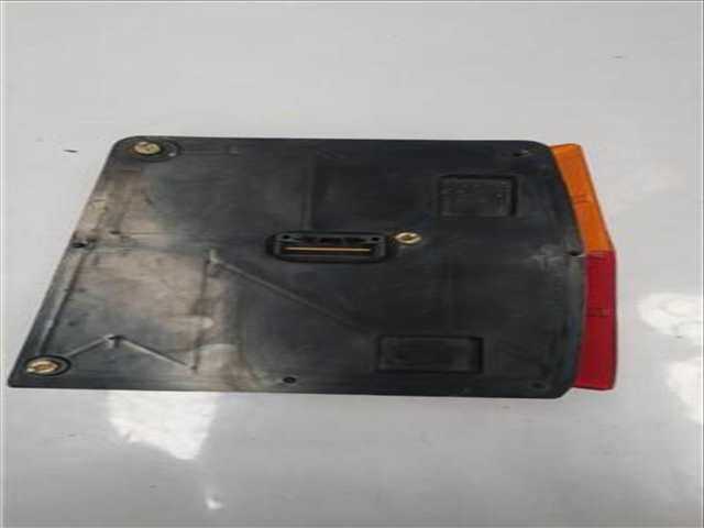 Foto 2ª: Piloto Trasero Izquierdo Fiat Uno VERSION INDEFINIDA